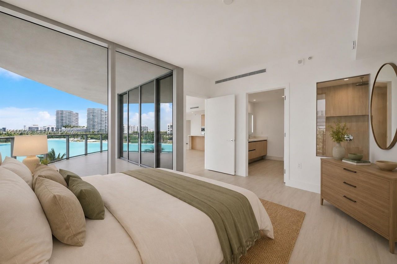 2411 Laguna Circle , Unit 306, Miami, FL 33181 Photo