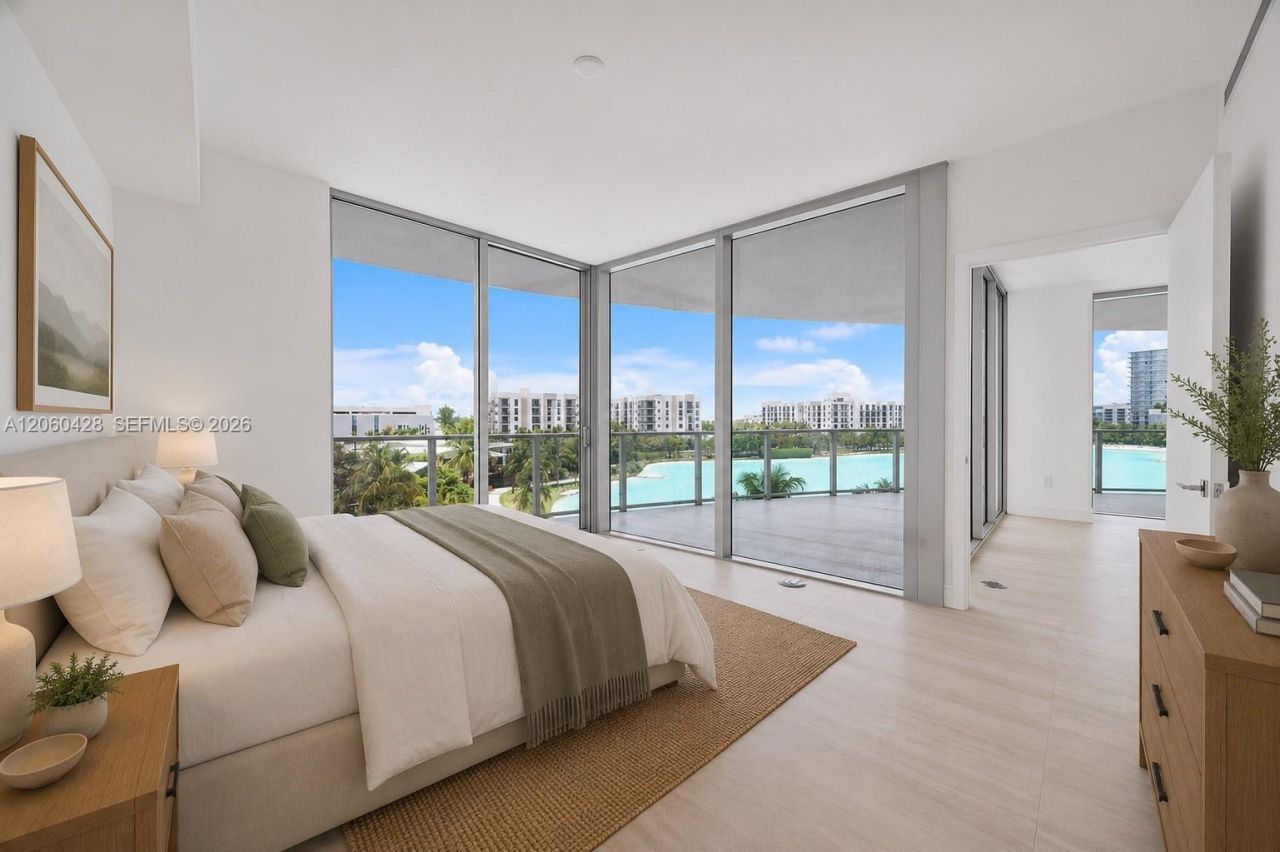 2411 Laguna Circle , Unit 306, Miami, FL 33181 Photo