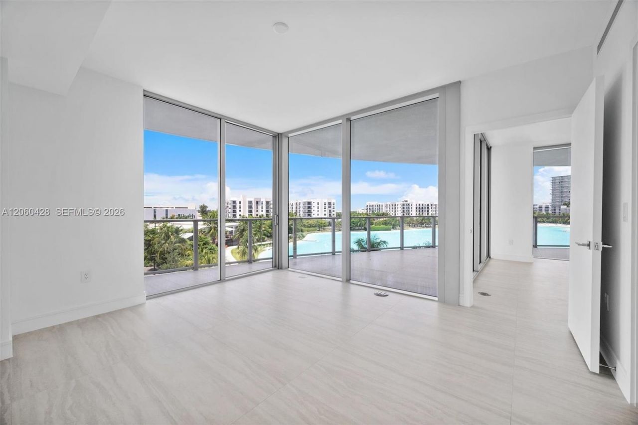 2411 Laguna Circle , Unit 306, Miami, FL 33181 Photo