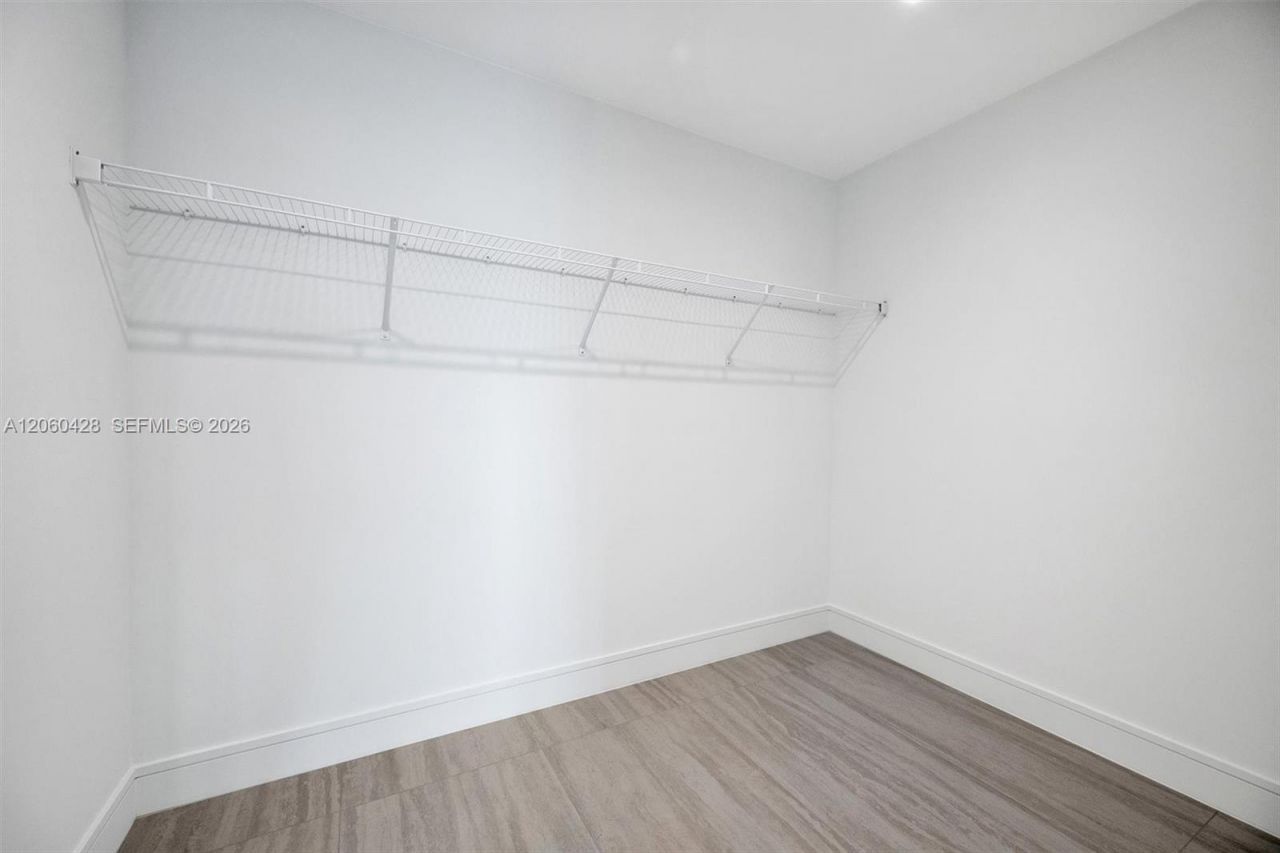 2411 Laguna Circle , Unit 306, Miami, FL 33181 Photo