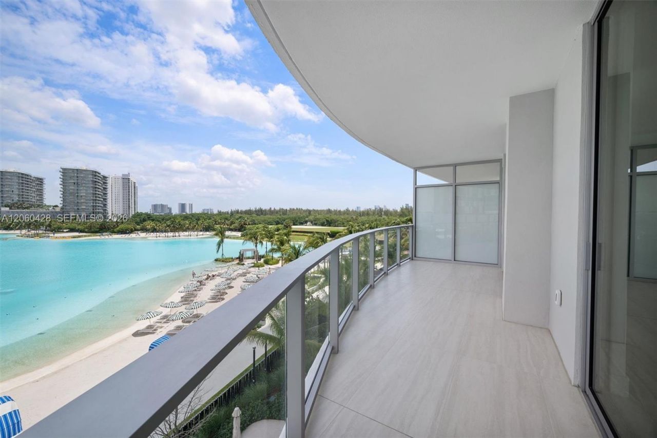 2411 Laguna Circle , Unit 306, Miami, FL 33181 Photo