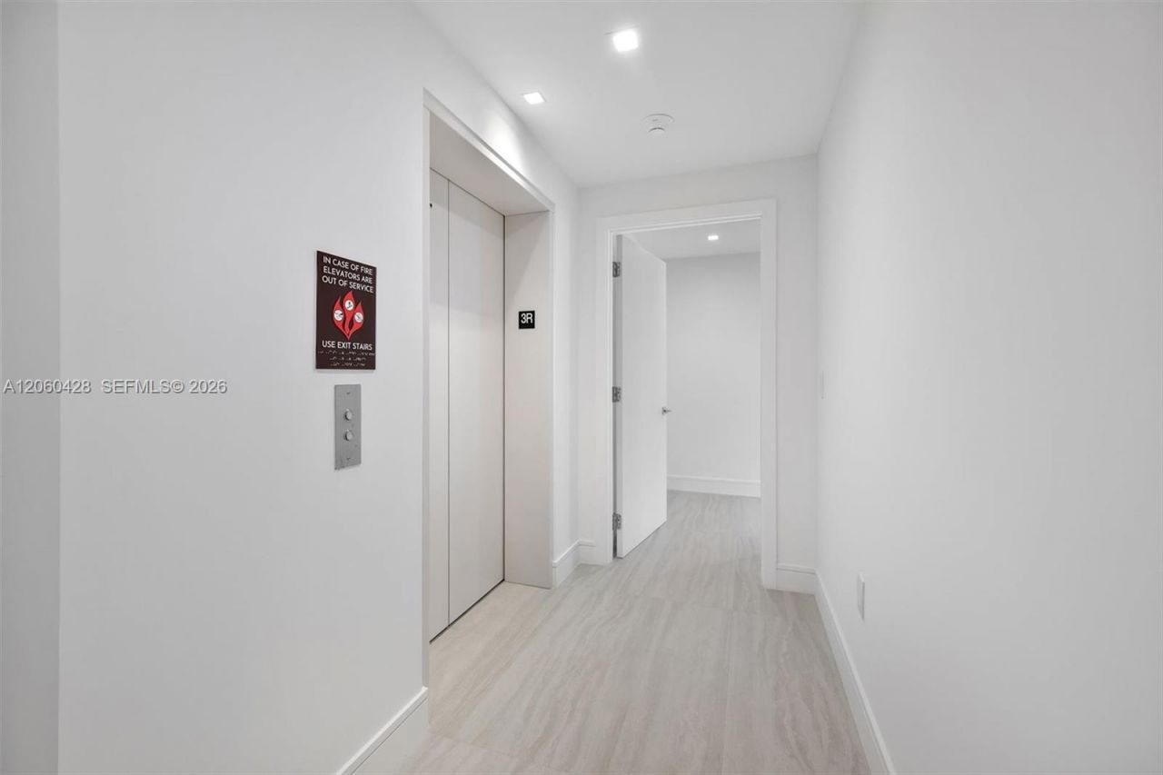 2411 Laguna Circle , Unit 306, Miami, FL 33181 Photo