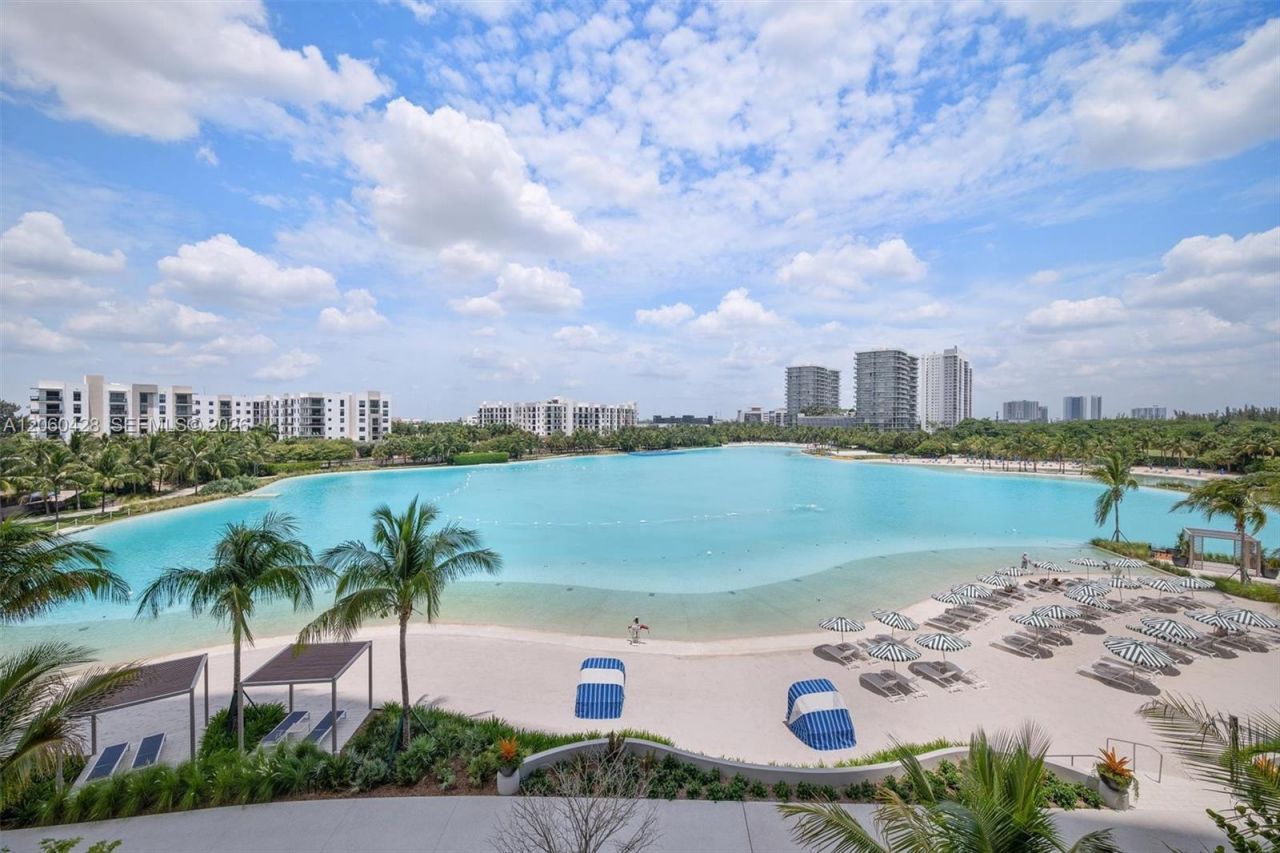 2411 Laguna Circle , Unit 306, Miami, FL 33181 Photo