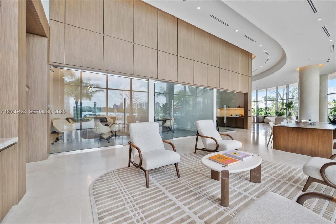 2411 Laguna Circle , Unit 306, Miami, FL 33181 Photo