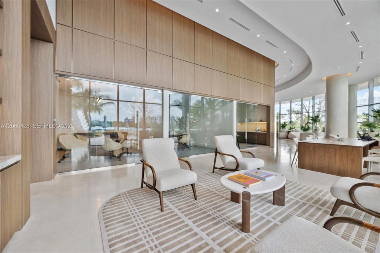 2411 Laguna Circle , Unit 306, Miami, FL 33181 Photo