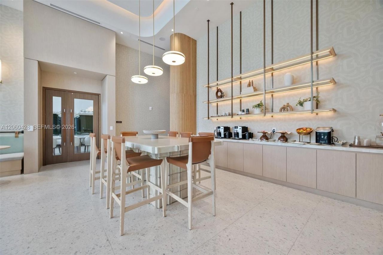 2411 Laguna Circle , Unit 306, Miami, FL 33181 Photo