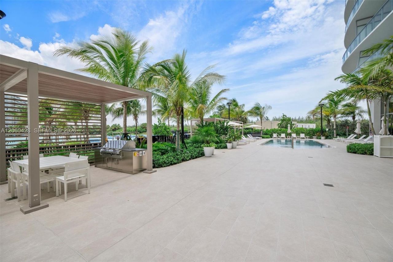2411 Laguna Circle , Unit 306, Miami, FL 33181 Photo