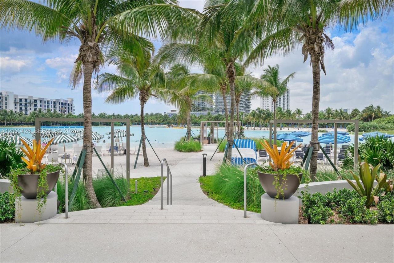 2411 Laguna Circle , Unit 306, Miami, FL 33181 Photo