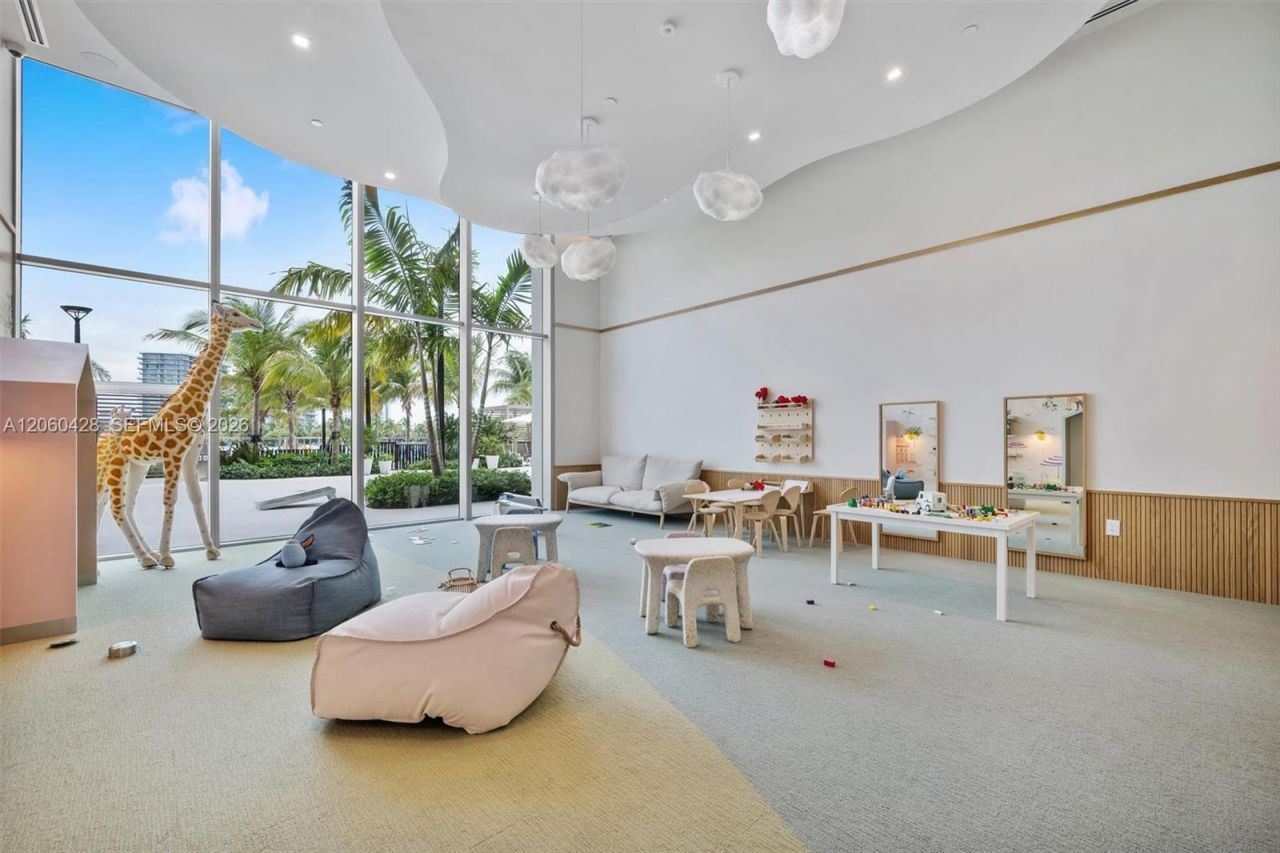 2411 Laguna Circle , Unit 306, Miami, FL 33181 Photo