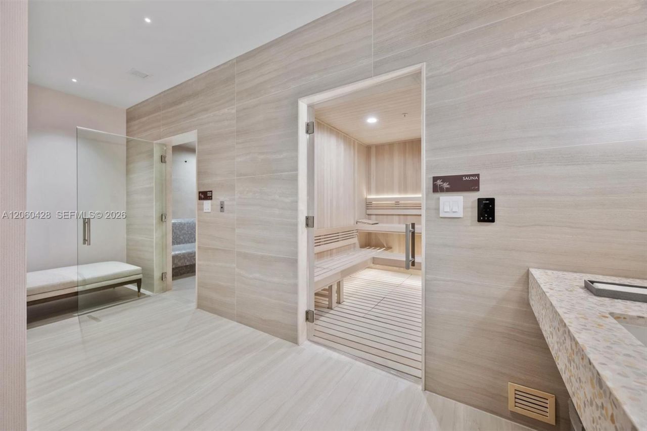 2411 Laguna Circle , Unit 306, Miami, FL 33181 Photo