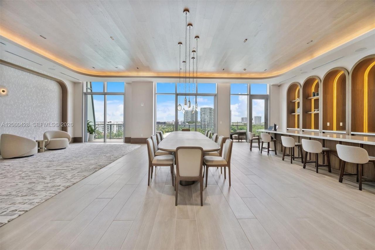 2411 Laguna Circle , Unit 306, Miami, FL 33181 Photo