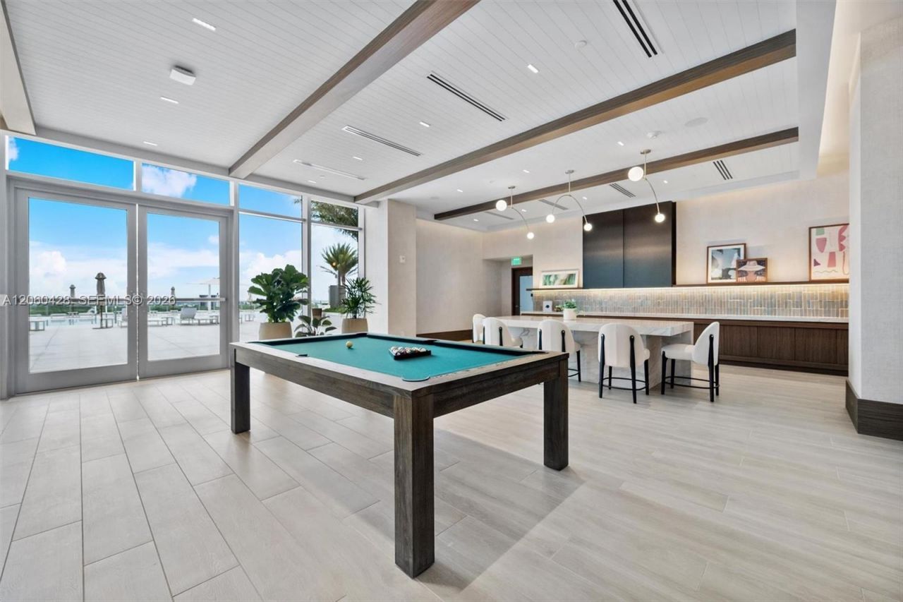 2411 Laguna Circle , Unit 306, Miami, FL 33181 Photo
