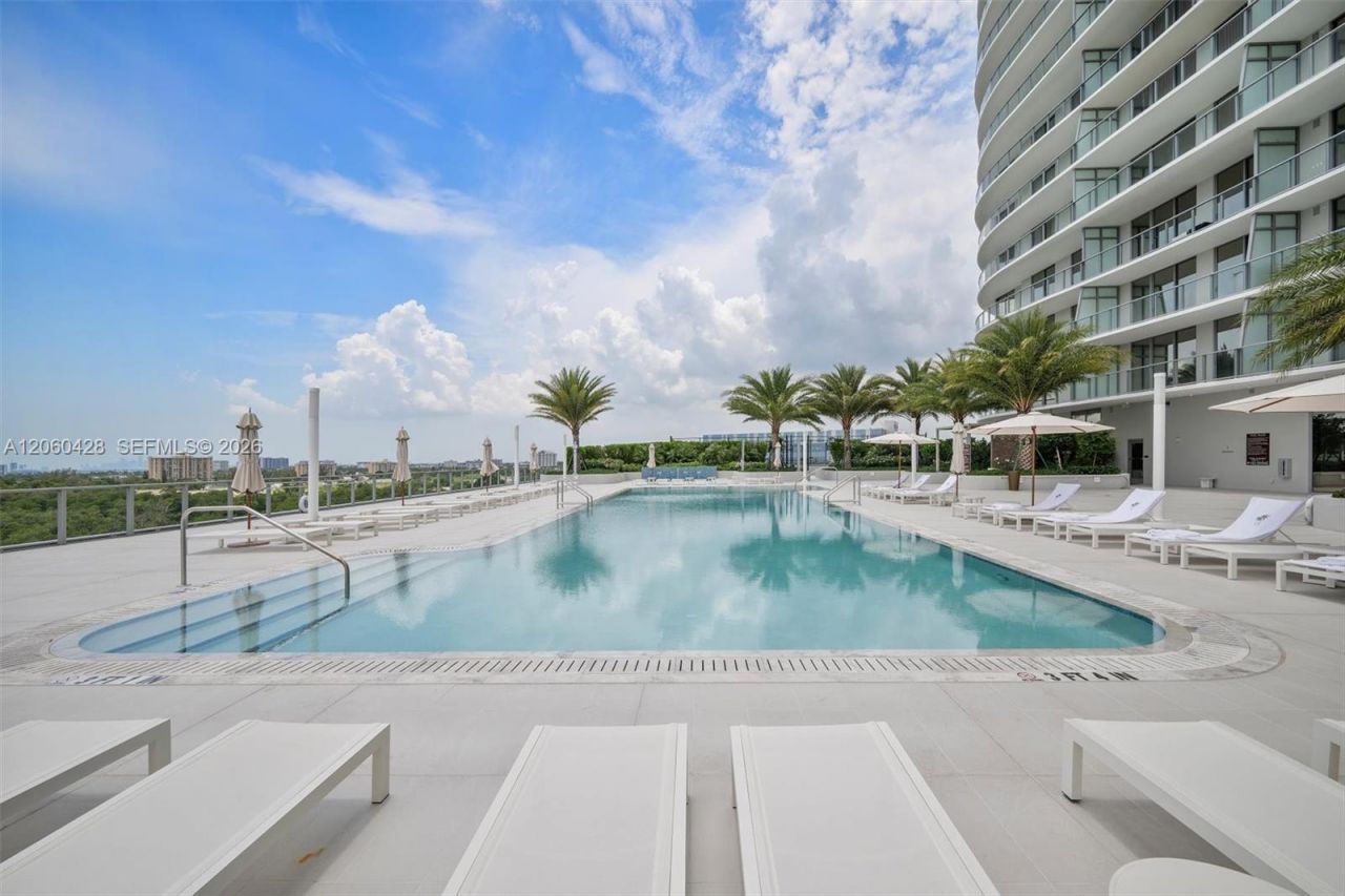 2411 Laguna Circle , Unit 306, Miami, FL 33181 Photo