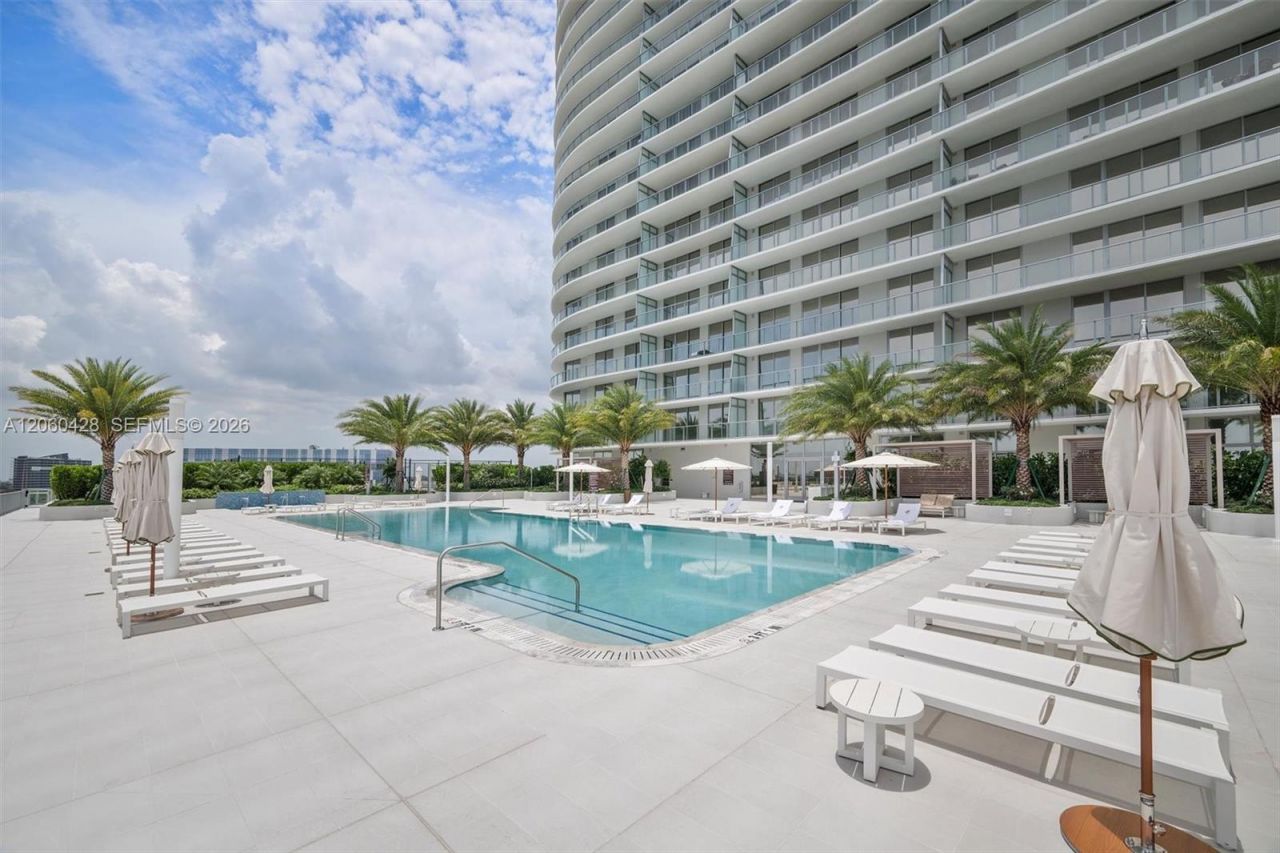 2411 Laguna Circle , Unit 306, Miami, FL 33181 Photo