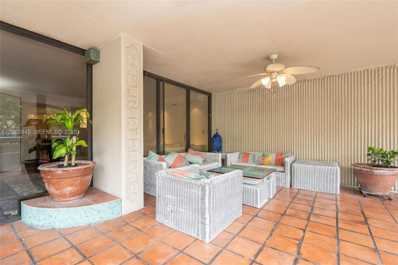 2901 S Bayshore Dr, Unit 2G, Miami, FL 33133 Photo
