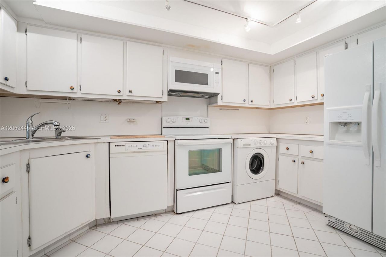 2901 S Bayshore Dr, Unit 2G, Miami, FL 33133 Photo