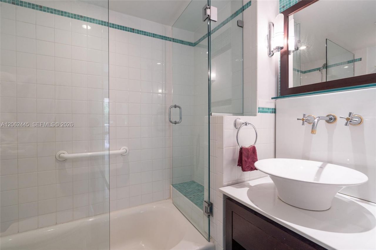 2901 S Bayshore Dr, Unit 2G, Miami, FL 33133 Photo
