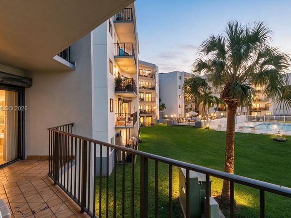 1820 W 53rd St, Unit 204, Hialeah, FL 33012