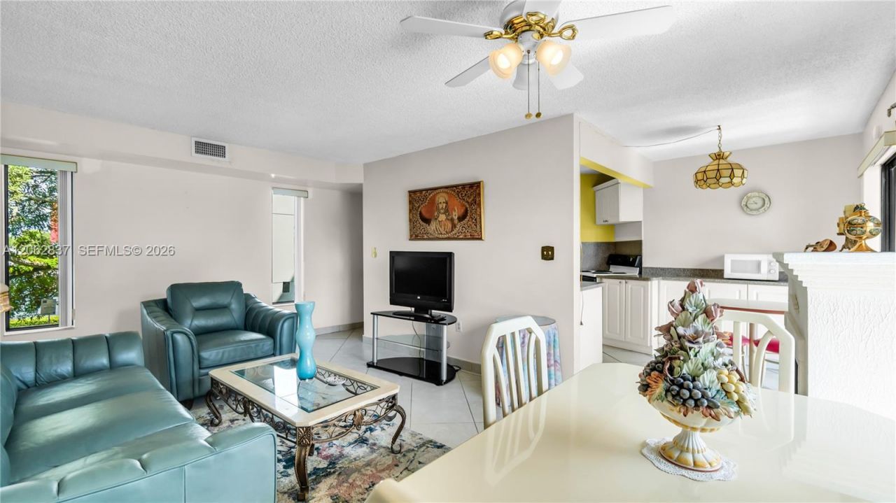 1820 W 53rd St, Unit 204, Hialeah, FL 33012 Photo