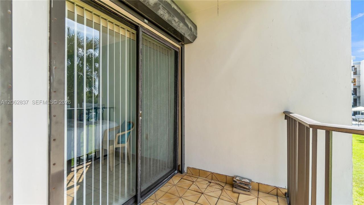 1820 W 53rd St, Unit 204, Hialeah, FL 33012 Photo