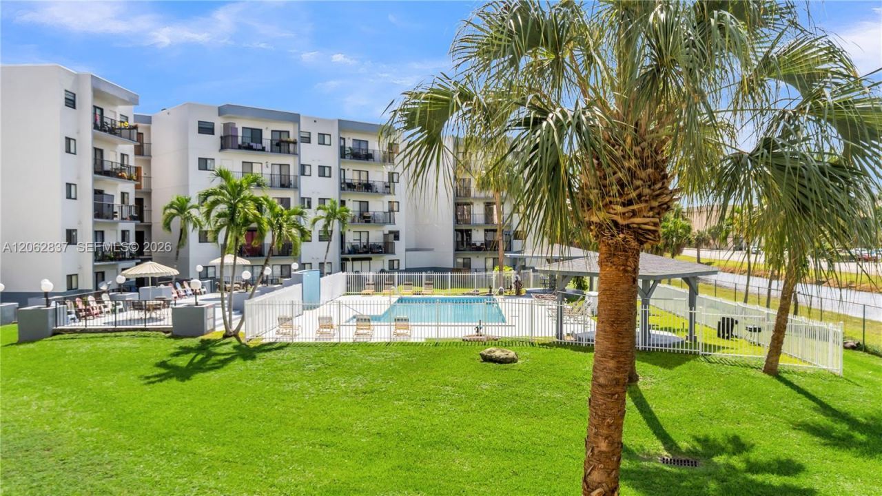 1820 W 53rd St, Unit 204, Hialeah, FL 33012 Photo