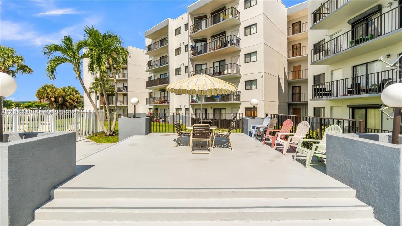 1820 W 53rd St, Unit 204, Hialeah, FL 33012 Photo