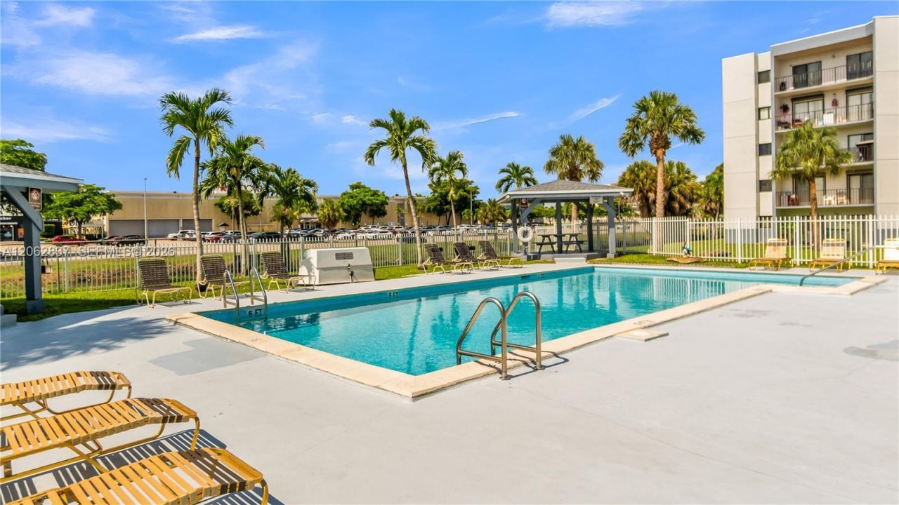 1820 W 53rd St, Unit 204, Hialeah, FL 33012 Photo