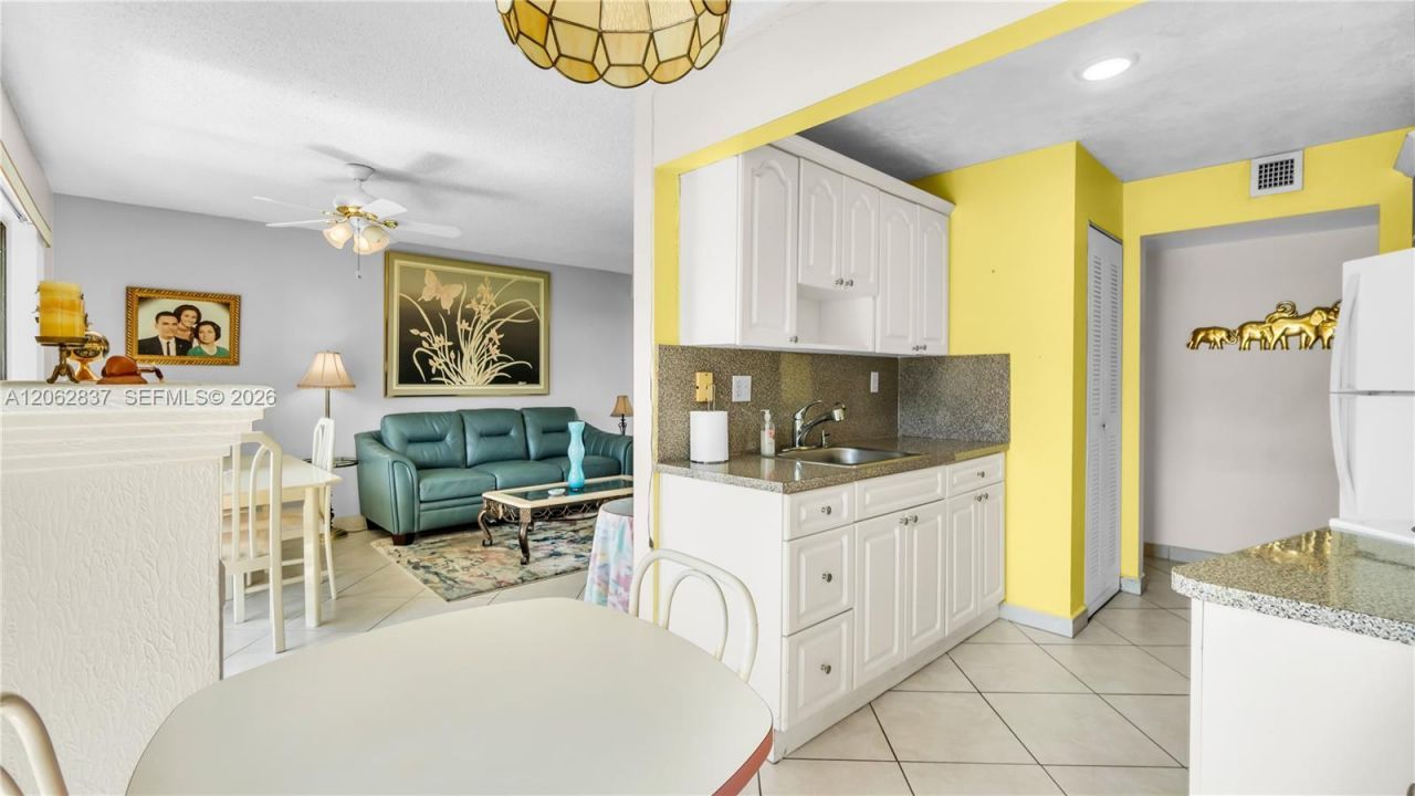 1820 W 53rd St, Unit 204, Hialeah, FL 33012 Photo
