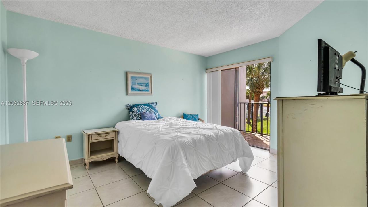 1820 W 53rd St, Unit 204, Hialeah, FL 33012 Photo