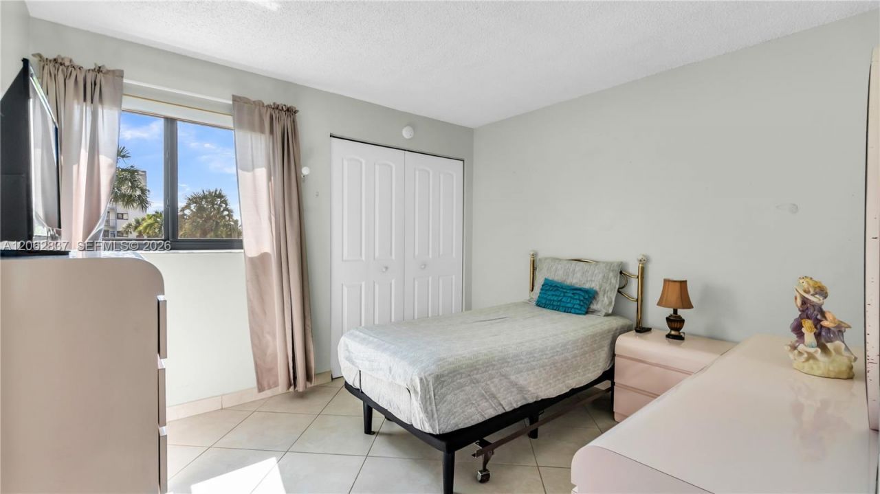 1820 W 53rd St, Unit 204, Hialeah, FL 33012 Photo