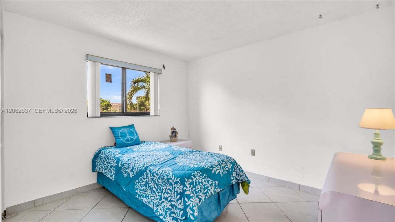 1820 W 53rd St, Unit 204, Hialeah, FL 33012 Photo