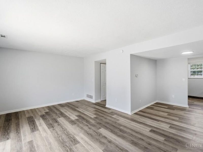 3452 Amberway Court, Cincinnati, OH 45251 Photo 10