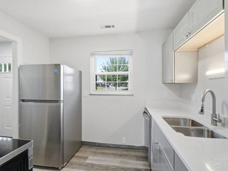 3452 Amberway Court, Cincinnati, OH 45251 Photo 14