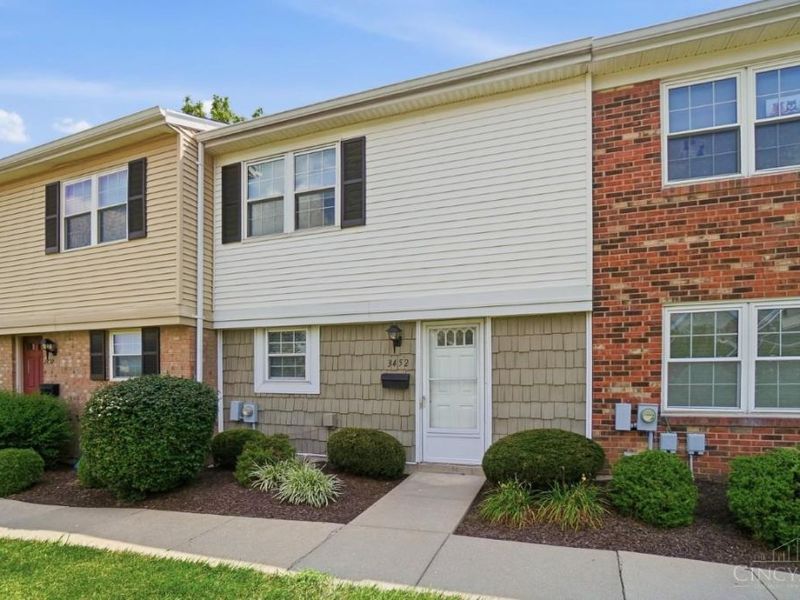 3452 Amberway Court, Cincinnati, OH 45251 Photo 3