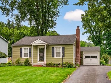 7 Barratt Place, Fairport, NY 14450