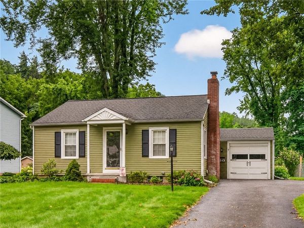 7 Barratt Place , Fairport, NY 14450