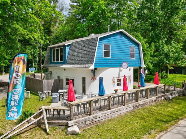 7641 S Croton Hardy Drive, Newaygo, MI 49337