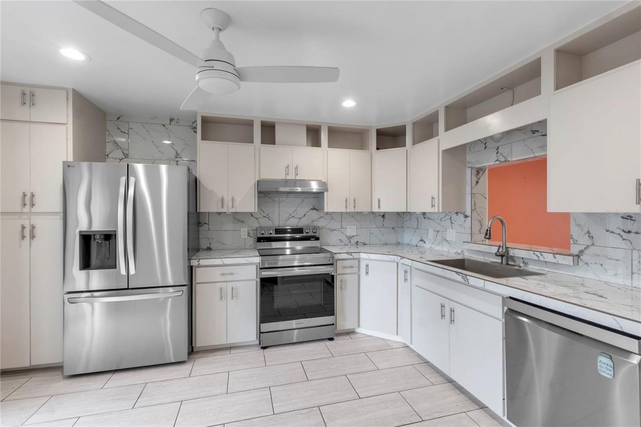511 Lakeside Drive, Unit 511, Bradenton, FL 34210 Photo