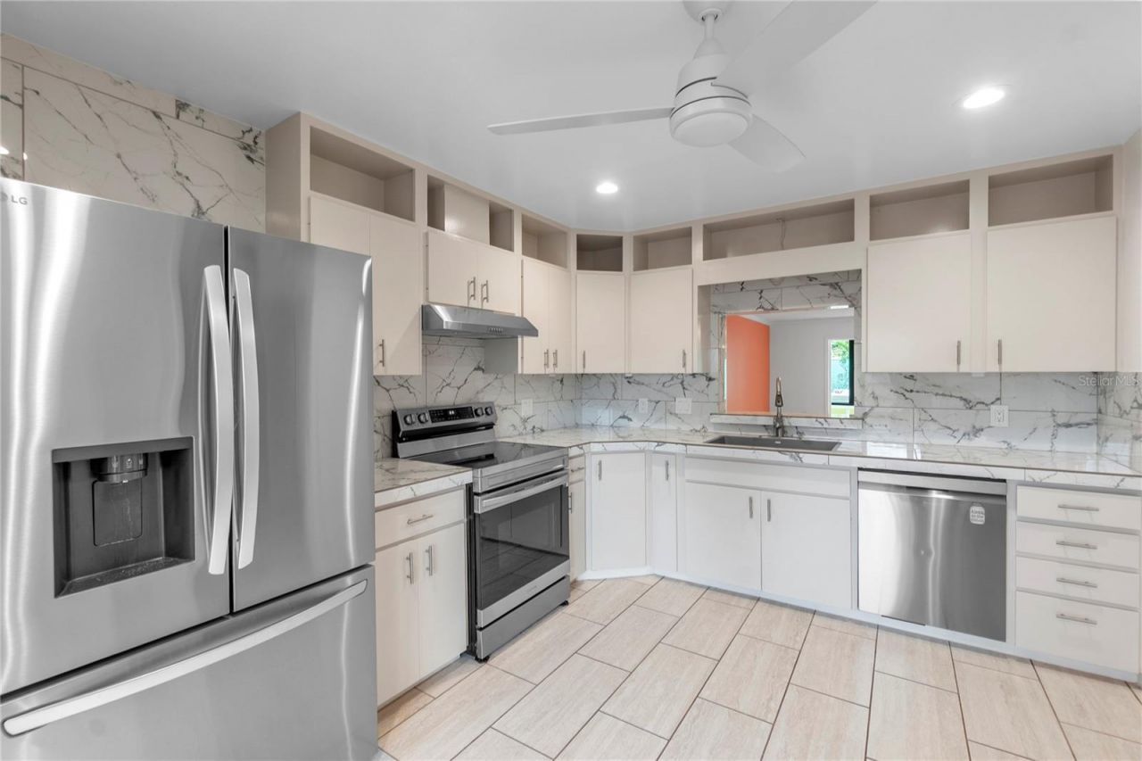 511 Lakeside Drive, Unit 511, Bradenton, FL 34210 Photo