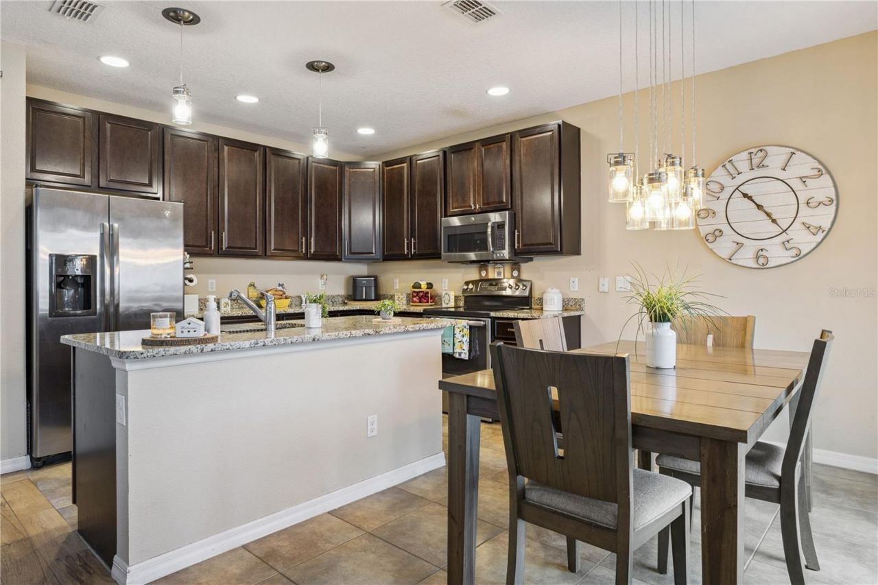 2541 Martins Run , Tavares, FL 32778 Photo