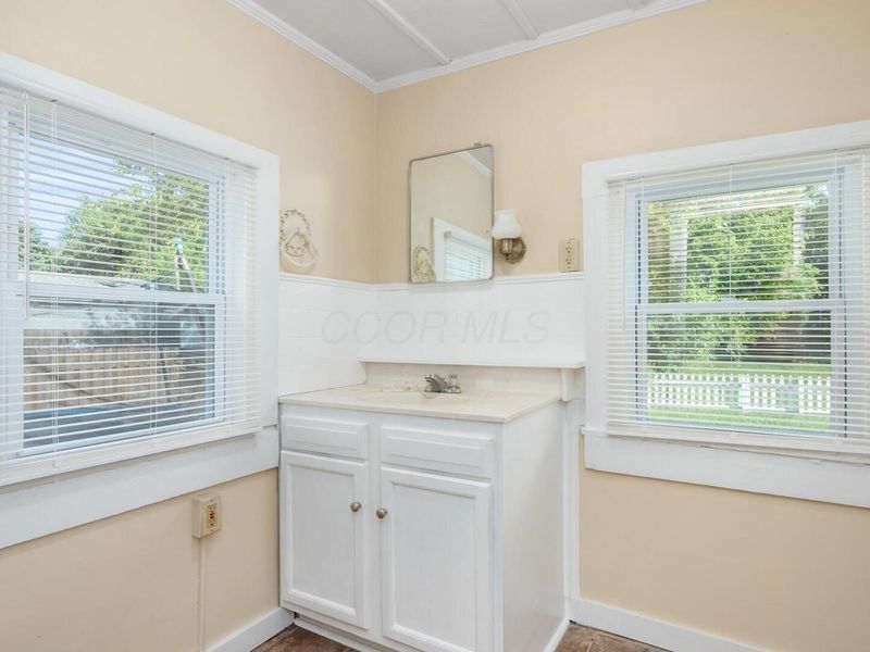 350 W Main Street , Newark, OH 43055 Photo 17