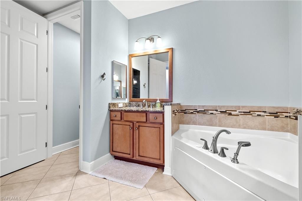 198 Shadroe Cove Cir, Unit 502, Cape Coral, FL 33991 Photo