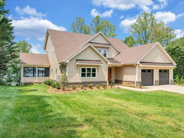 51 Island View DR , Penhook, VA 24137