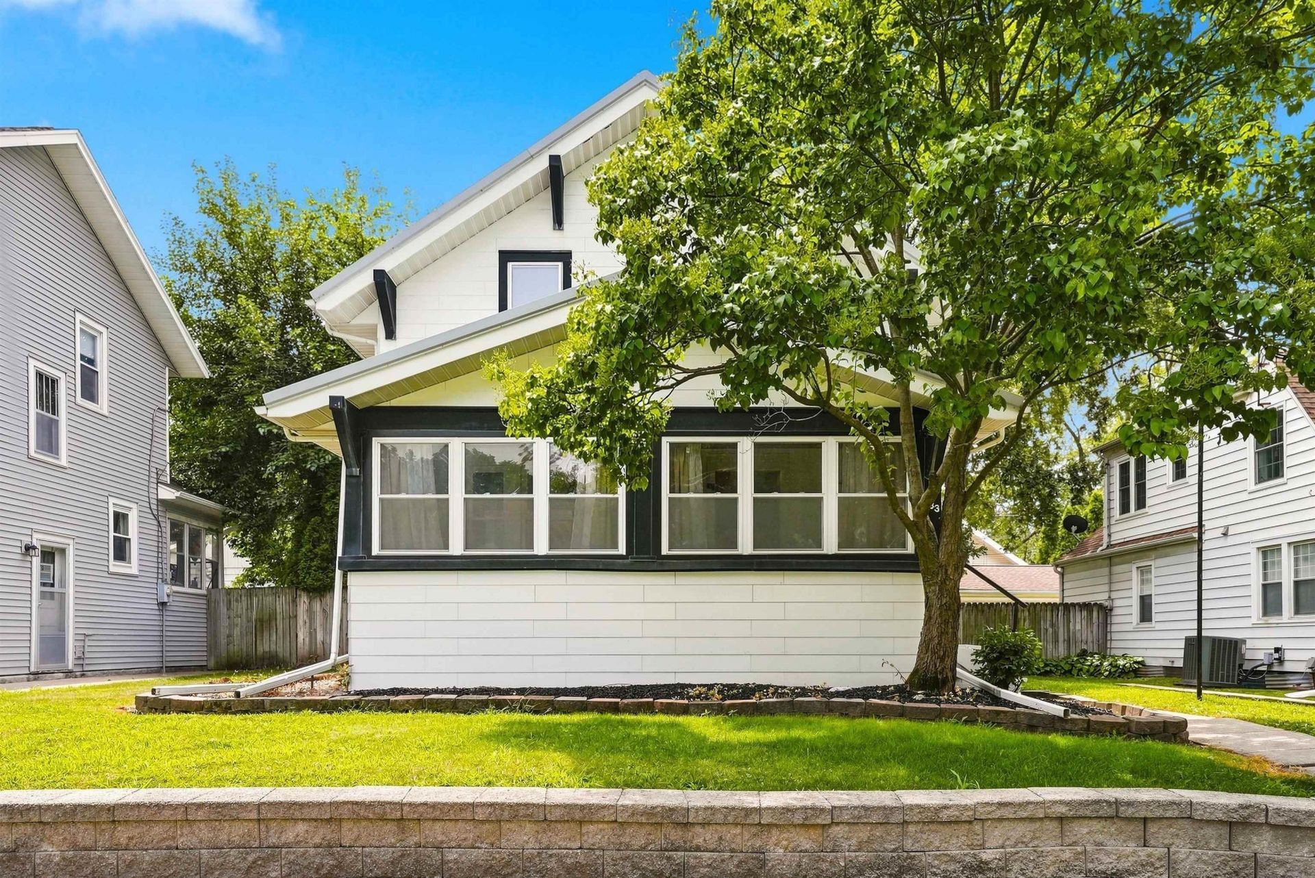 733 Home Park Boulevard, Waterloo, IA 50701 Main Photo