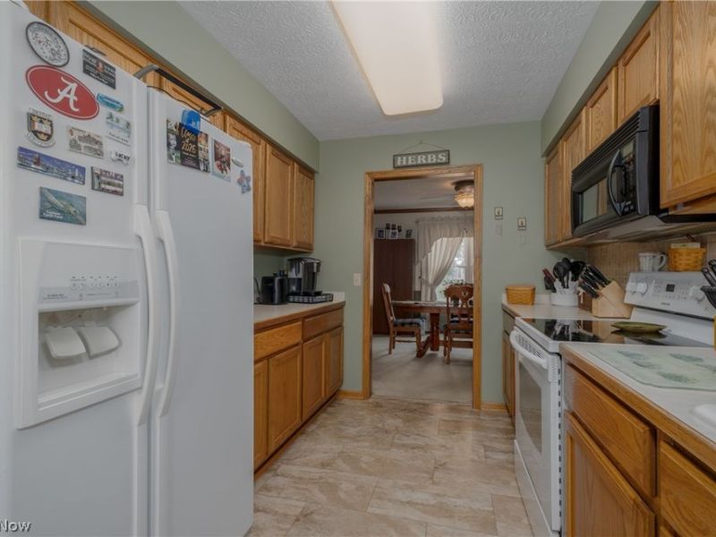 7540 Cheverton Circle NW, Massillon, OH 44646 Photo 10