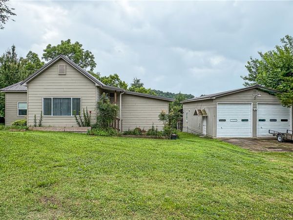 504 Mclean Avenue , Cotter, AR 72626