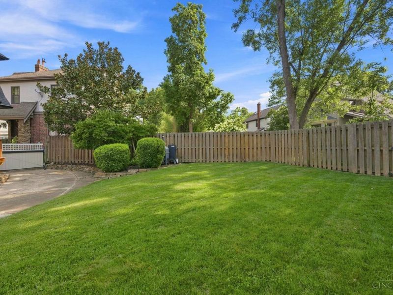 1112 Mclaughlin Place, Cincinnati, OH 45226 Photo 35