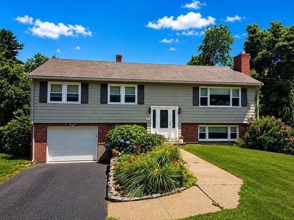 35 Dike Dr, Clinton, MA 01510