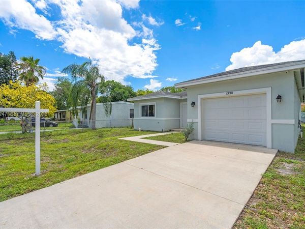 1330 NW 11th St , Fort Lauderdale, FL 33311