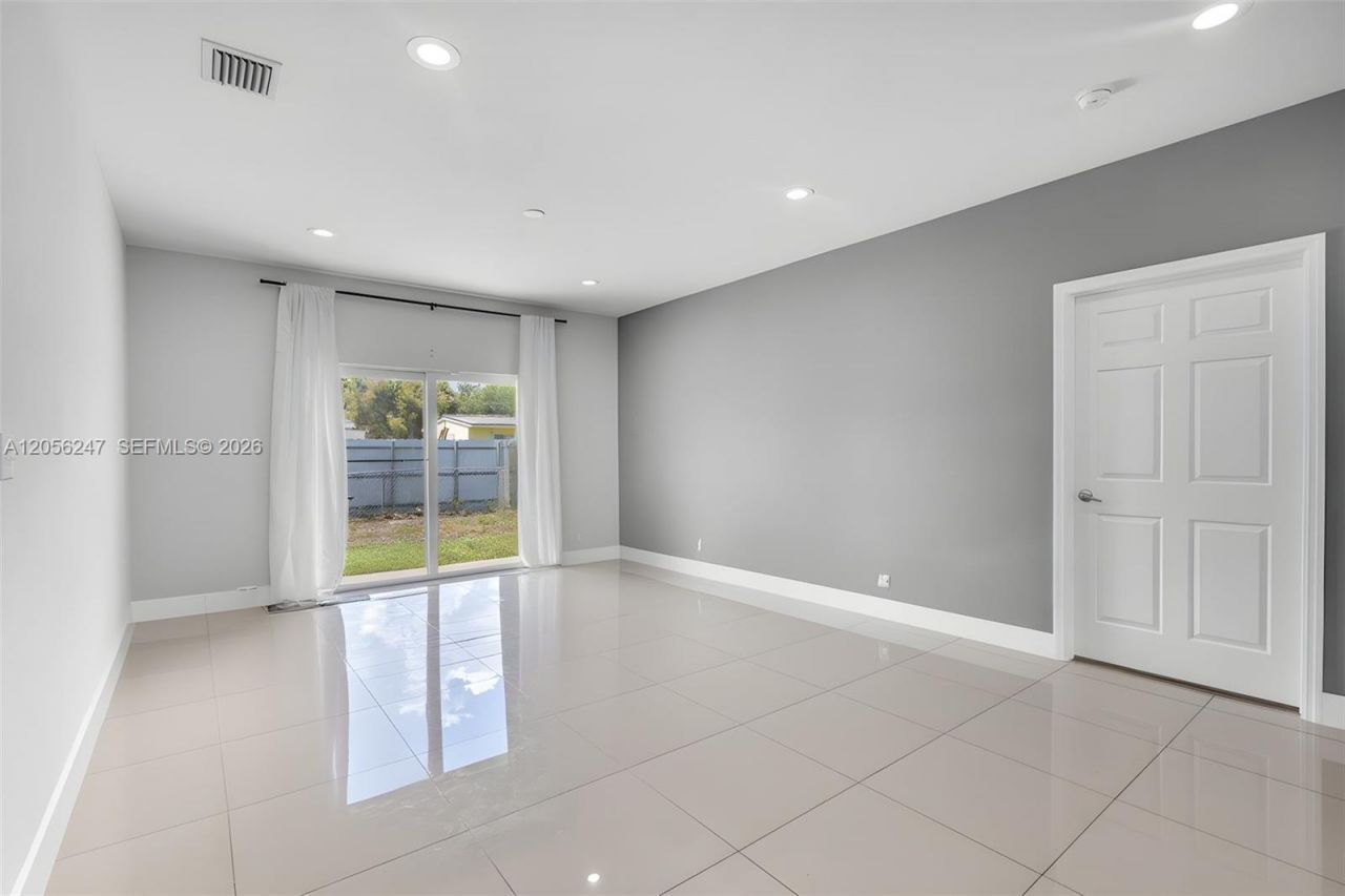 1330 NW 11th St, Fort Lauderdale, FL 33311 Photo